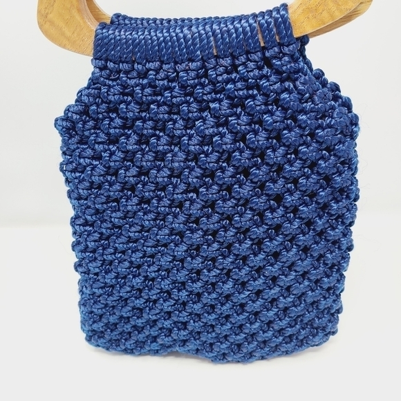 Unbranded | Blue Weaved Bag w/ Wooden Handles (One Size) - Picture 11 of 13